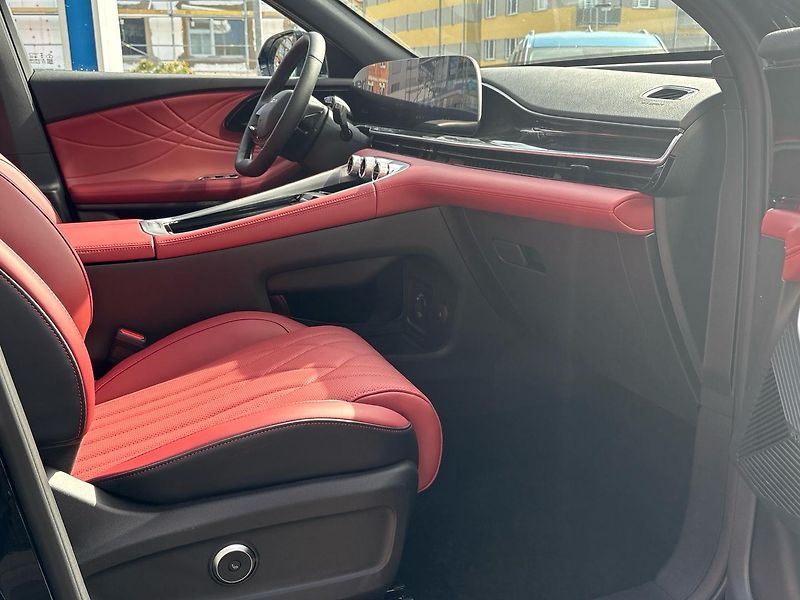 Omoda 9 (2026)  PHEV 340kW AWD PREMIUM - fotka 25 z 39
