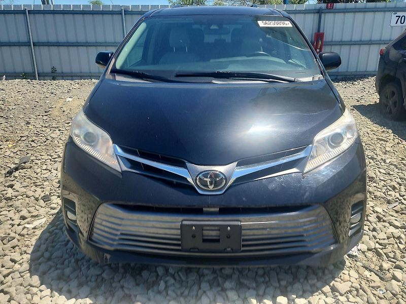 Toyota Sienna (2019) XLE 8-PASSENGER - fotka 5 z 12