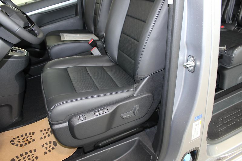 Opel Zafira (2026) Elegance 2.2 CDTi 180k AT8 L2L - fotka 18 z 21