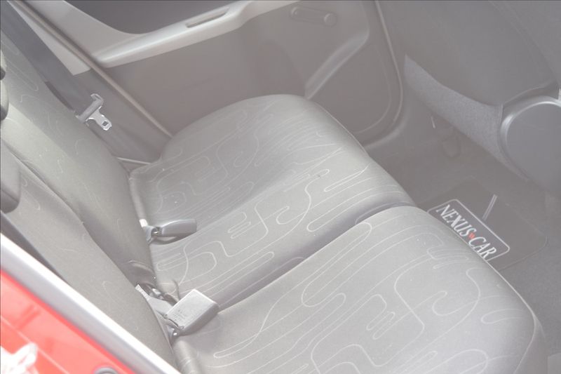 Toyota Yaris 1,0 i 51KW ZAD. PARK. SENZORY - fotka 37 z 40
