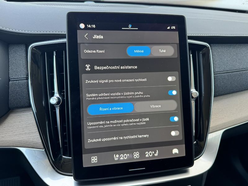 Volvo XC90 T8 AWD / 360 / kola/ REZERVACE - fotka 42 z 51