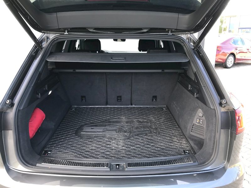 Volkswagen Touareg (2021) R-LINE V6 3,0 TDI 4MOT 8TT - fotka 7 z 30