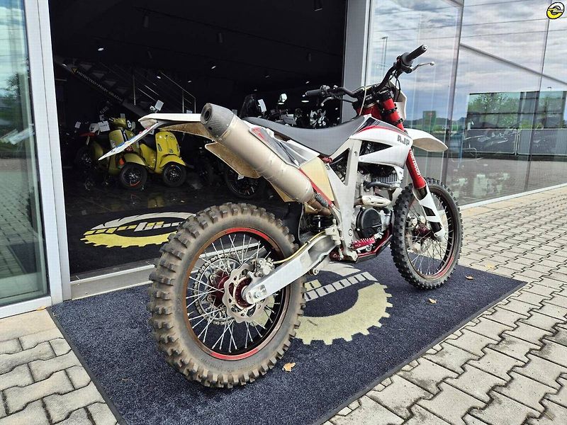 AJP PR5 250 Enduro (2014) 2014) – 1630 km, STK do 2028 - fotka 4 z 20