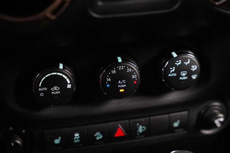 Jeep Wrangler - fotka 23 z 28