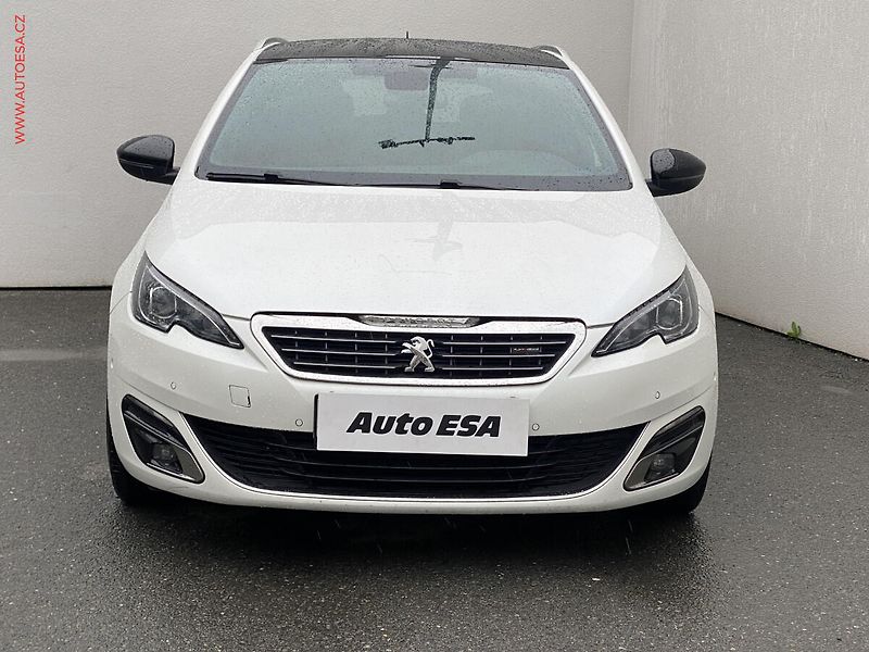 Peugeot 308 (2015) 2.0HDi, AC, LED, navi - fotka 2 z 16