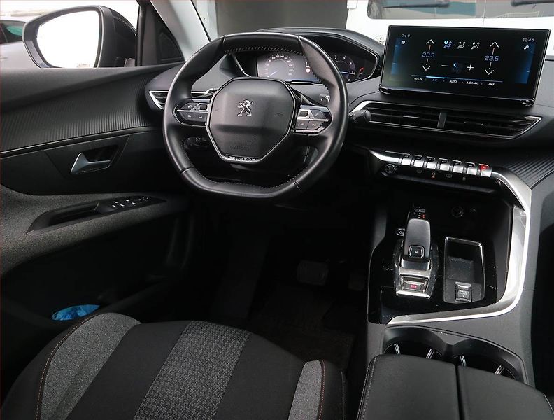 Peugeot 3008 (2022) 1.5 BlueHDi, Automat - fotka 7 z 17