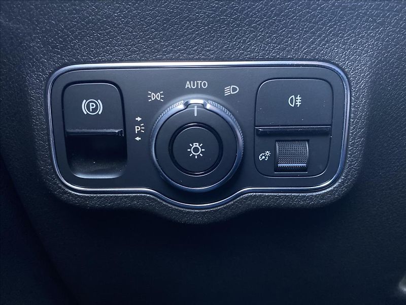 Mercedes-Benz GLB 200 d 4M Progressive - fotka 17 z 29