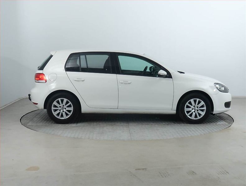 Volkswagen Golf (2011) 1.2 TSI, ČR,1.maj, Tempomat - fotka 6 z 15
