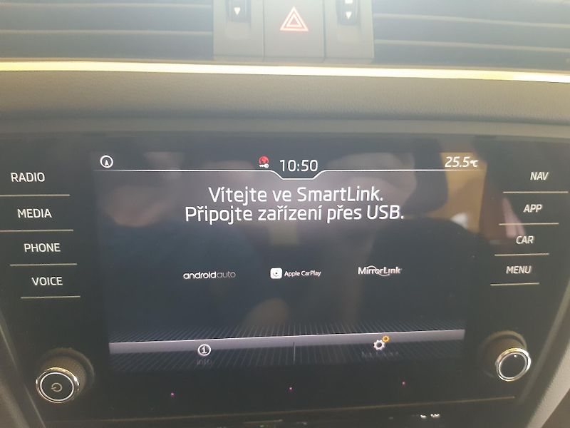 Škoda Octavia 1.6 TDI DSG NAVI APP - fotka 19 z 28