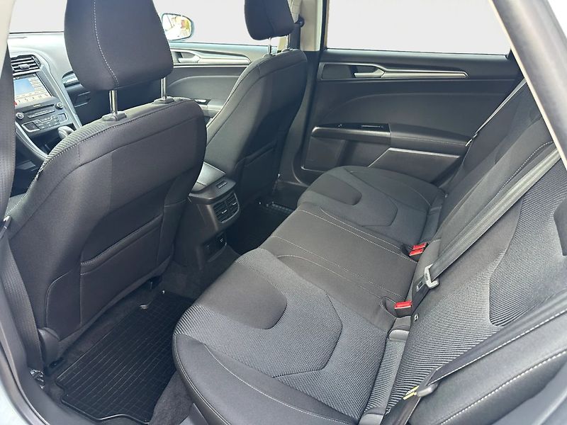 Ford Mondeo (2018) 1.5EcoBoost 121kw ST-Line - fotka 21 z 25