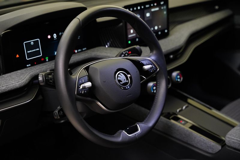 Škoda Superb - fotka 14 z 28