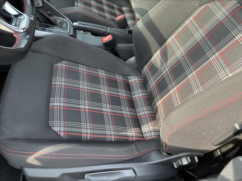 Volkswagen Polo 2,0 GTI VIRTUÁL KEYLESS - fotka 11 z 32