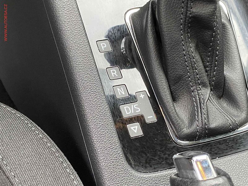 Škoda Octavia (2017) 2.0TDi, 2.maj,ČR, Style, DSG - fotka 14 z 18