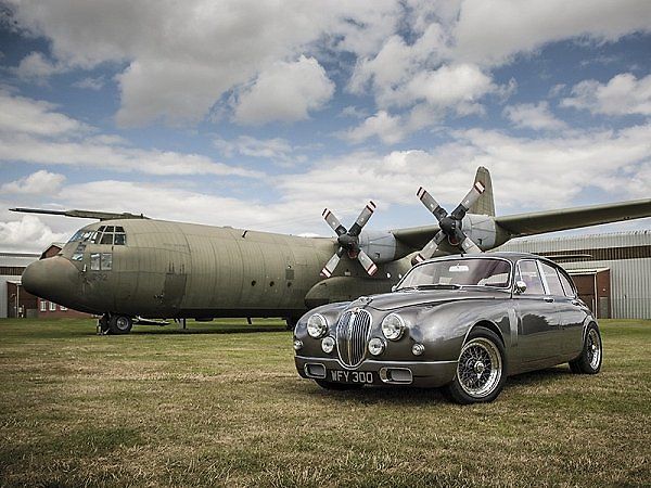 Jaguar Mark 2 designera Iana Calluma. 