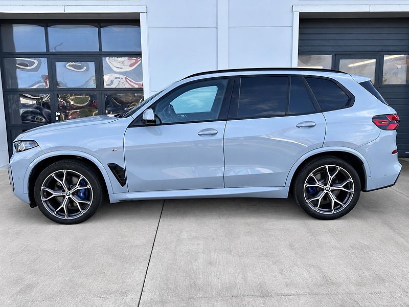 BMW X5 xDrive30d M-Sport - fotka 3 z 36