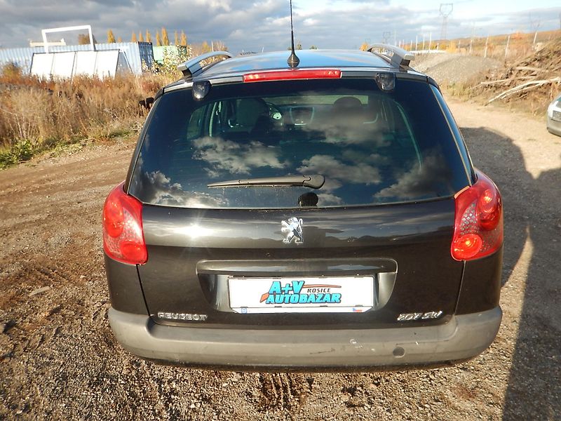 Peugeot 207 1.4 i 70 kw - fotka 7 z 13