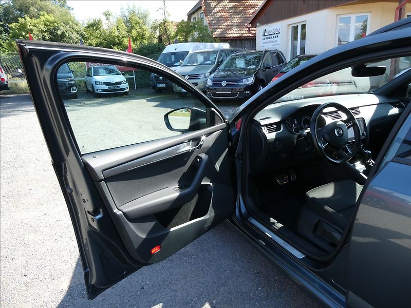 Škoda Octavia 2,0 TDi 135kW RS DSG, serviska - fotka 20 z 49