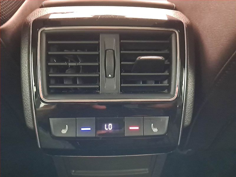 Škoda Superb (2015) Laurin&Klement 2.0 TDI 4x4 - fotka 21 z 22