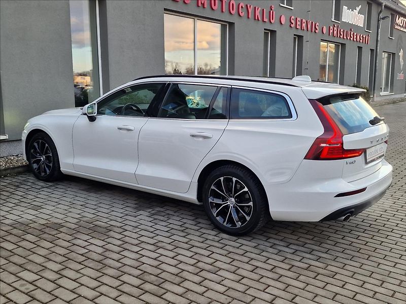 Volvo V60 B4 FWD Momentum Pro,ČR,1.Maj. - fotka 7 z 50