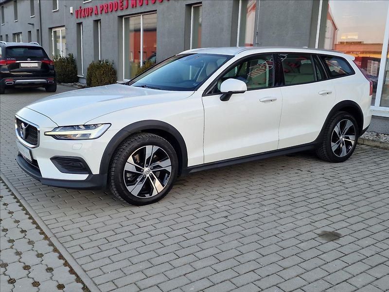 Volvo V60 D4 Cross Country AWD,ČR,1.Maj - fotka 6 z 50