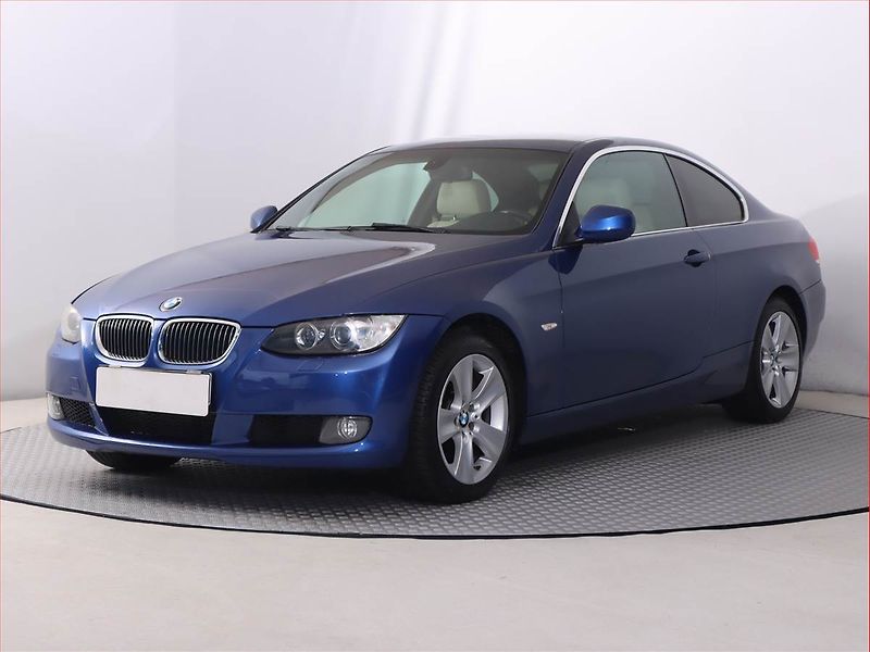 BMW Řada 3 (2010) 320 d xDrive, 4X4, Automat - fotka 2 z 17