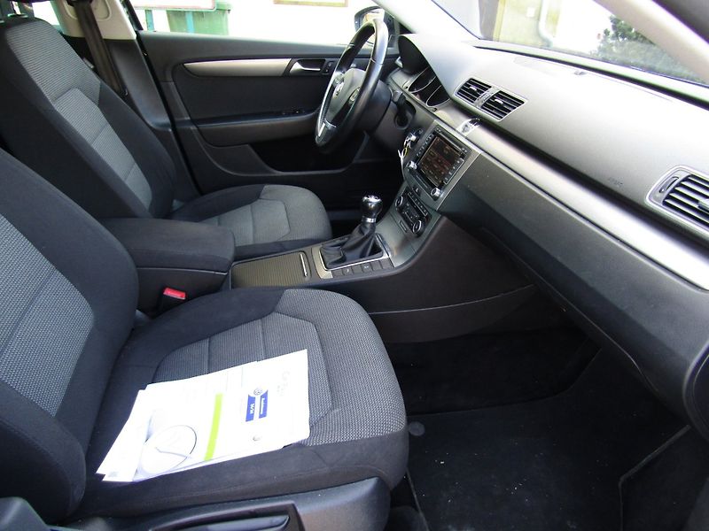 Volkswagen Passat (2011) 1.6 TDI 77kW - fotka 28 z 45