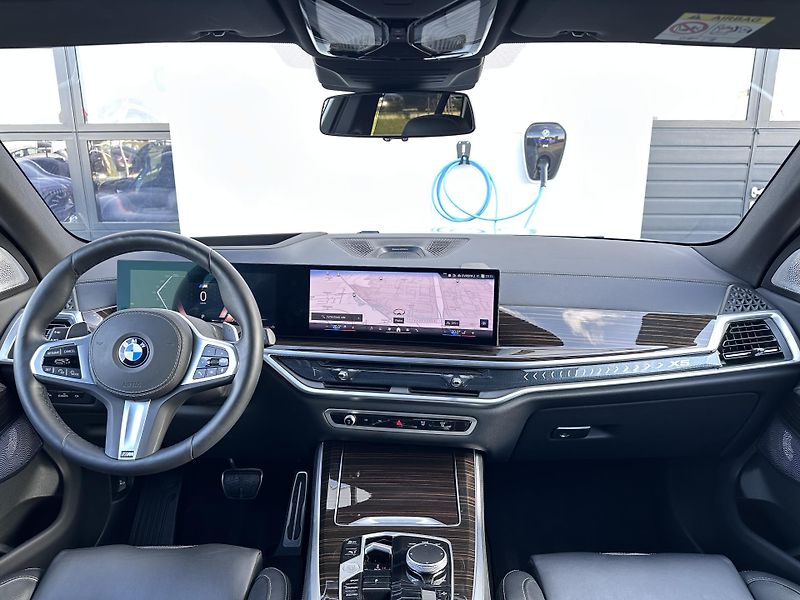 BMW X5 xDrive30d M-Sport - fotka 6 z 36
