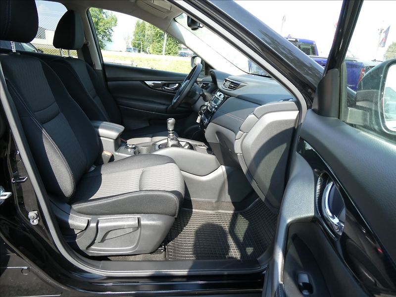 Nissan X-Trail 2,0 dCi 130kW 4x4 DPH, ČR - fotka 24 z 41