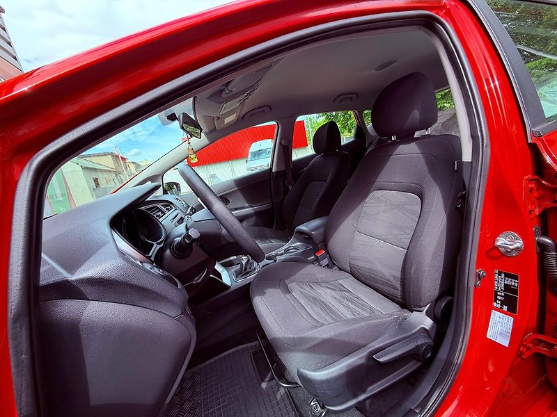 Kia Ceed 1.4 Comfort, ČR, 1.Maj, Servis - fotka 13 z 26