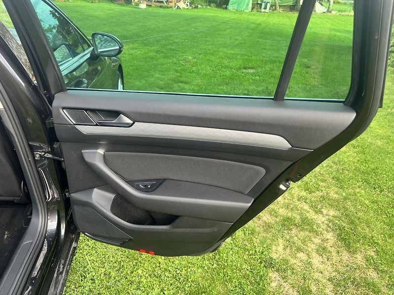 Volkswagen Passat 2.0TDI 110KW,NAVI,LED,APP,ALU - fotka 19 z 47