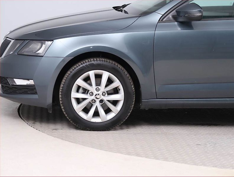 Škoda Octavia (2019) Ambition 1.0 TSI, Automat - fotka 15 z 16