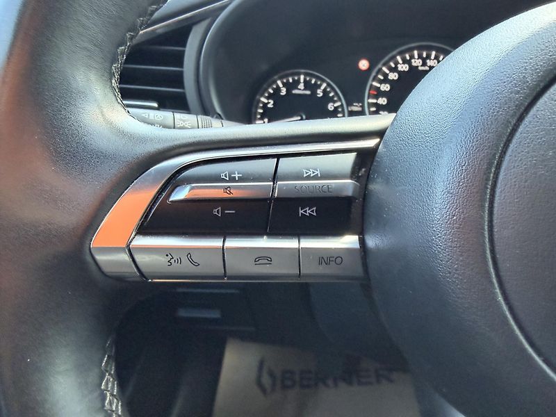 Mazda 3 2.0 e-Skyactiv G122 Homura - fotka 23 z 28
