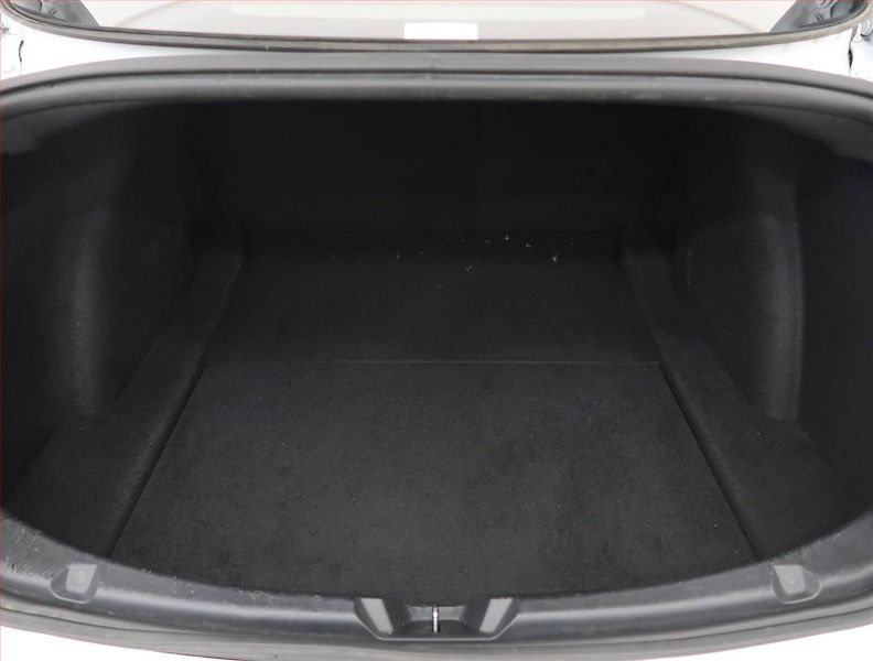 Tesla Model 3 (2020) Long Range 4WD 78kWh, SoH 89% - fotka 13 z 31