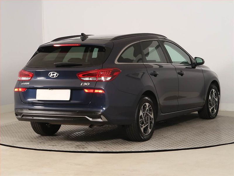 Hyundai i30 (2025) 1.0 T-GDI, Style, FullLed - fotka 5 z 19
