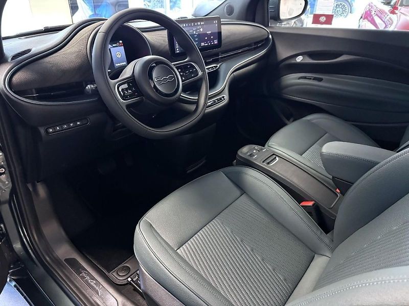 Fiat 500e (2026) BEV Giorgio Armani 320km 42 kW - fotka 9 z 22