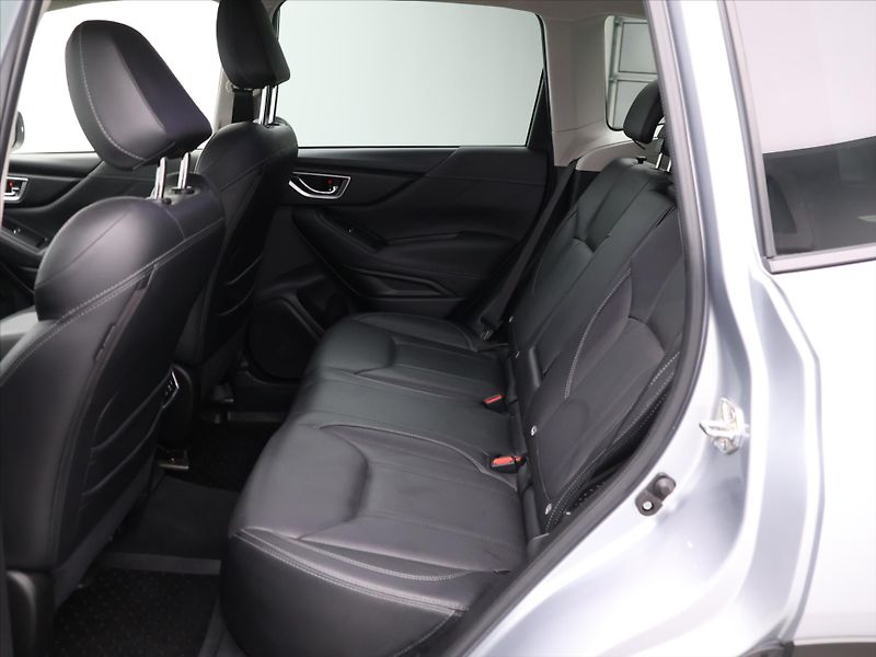 Subaru Forester 2,0 e-BOXER CVT Executive CZ - fotka 13 z 26