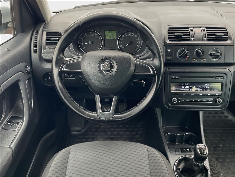Škoda Roomster 1,2 TSi,63kW,STK 6/27 - fotka 12 z 21