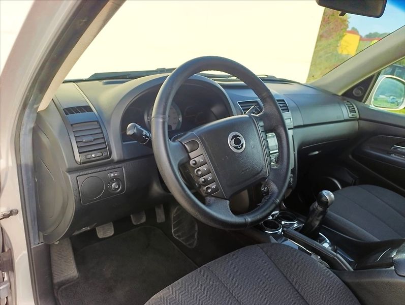 SsangYong Rexton 2,0 RX200 7MÍST TEMPOMAT - fotka 13 z 31