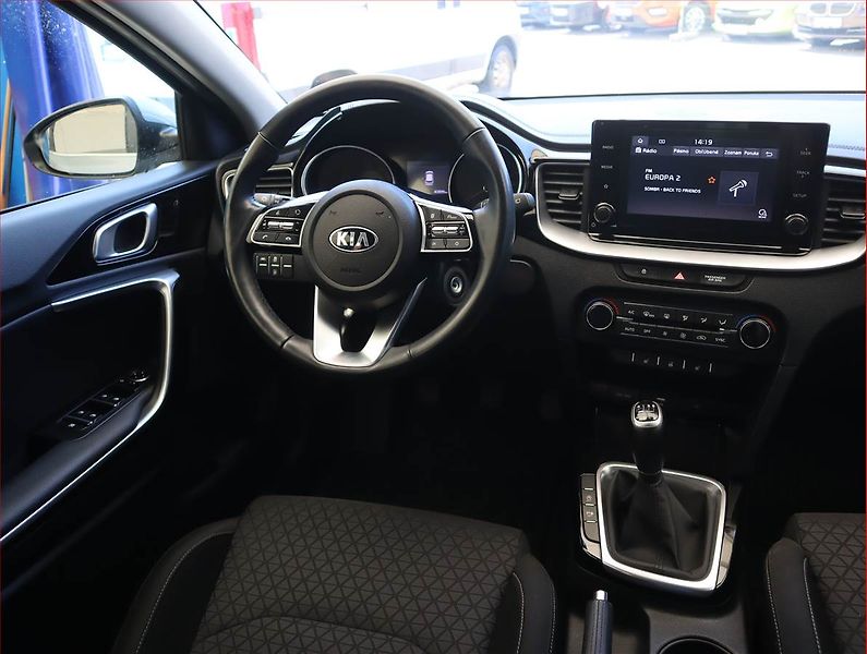 Kia Ceed (2020) 1.0 T-GDI, Tempomat - fotka 7 z 19