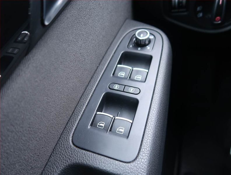 Seat Alhambra (2012) 2.0 TDI, Automat, Navi - fotka 19 z 19