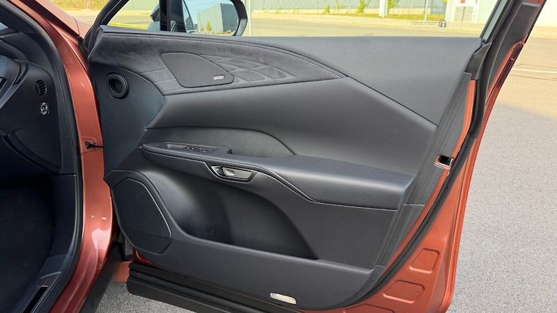 Lexus RX 500H 2,4 HEV F SPORT PLUS - fotka 12 z 26