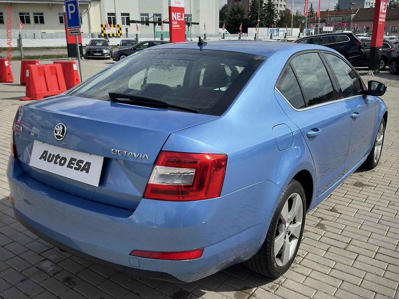 Škoda Octavia (2016) 1.4 TSi, ČR, Bixenon - fotka 4 z 21