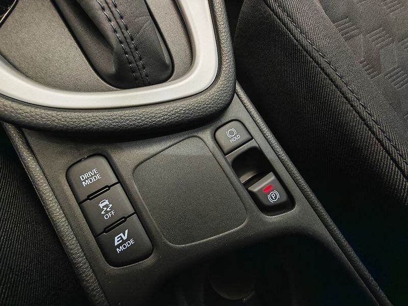 Toyota Yaris 1.5 Hybrid Comfort - fotka 25 z 28