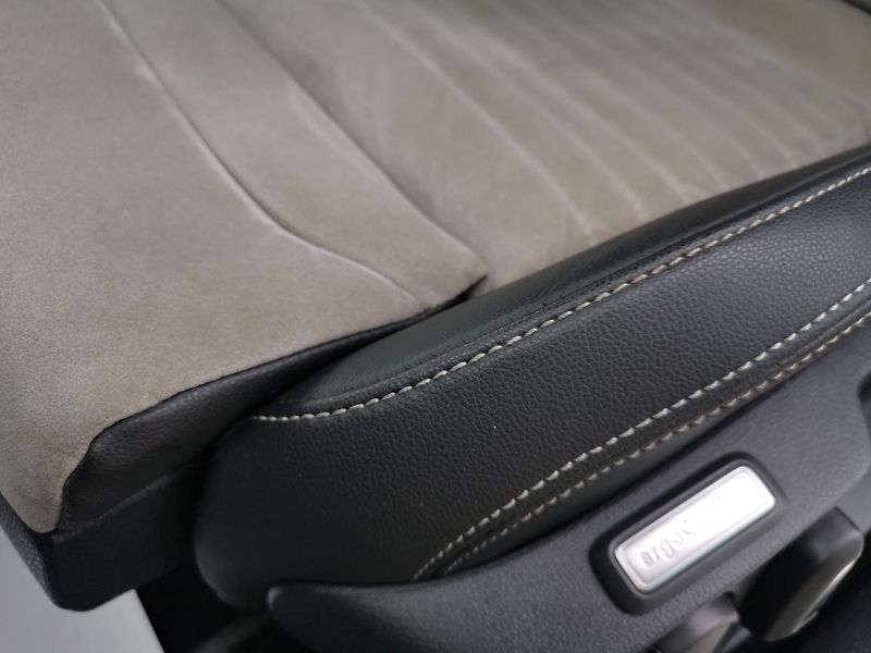 Volkswagen Passat HIGHLINE*110KW*LED*ALCANTARA* - fotka 25 z 85