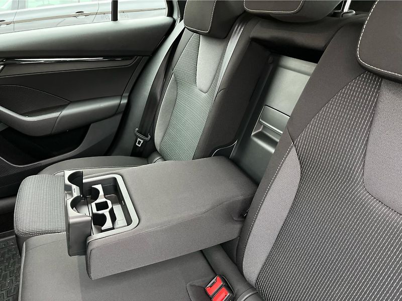 Škoda Octavia 2.0 TDI 110 kW AMBITION - fotka 23 z 28