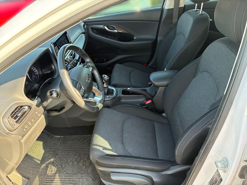 Hyundai i30 (2024) SMART 1.5T-GDI 118kW CZ DPH - fotka 7 z 11