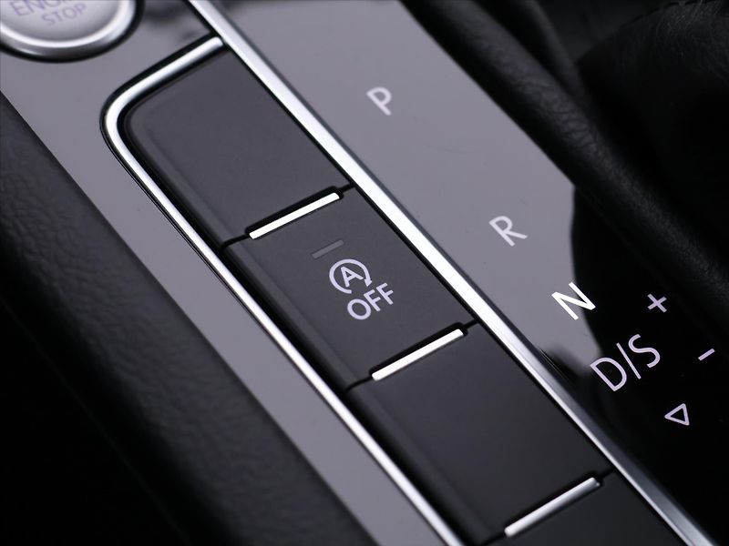 Volkswagen Passat 2,0 TDI 147kW DSG Matrix DPH - fotka 26 z 35