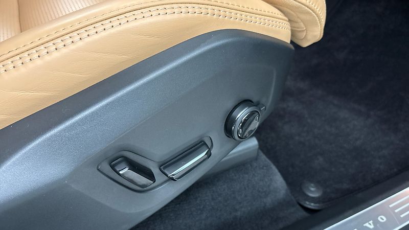 Volvo XC90 2.0 B5 AUT AWD Plus Bright - fotka 22 z 32