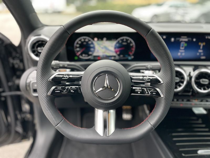 Mercedes-Benz Třídy A 180 AMG - fotka 16 z 27
