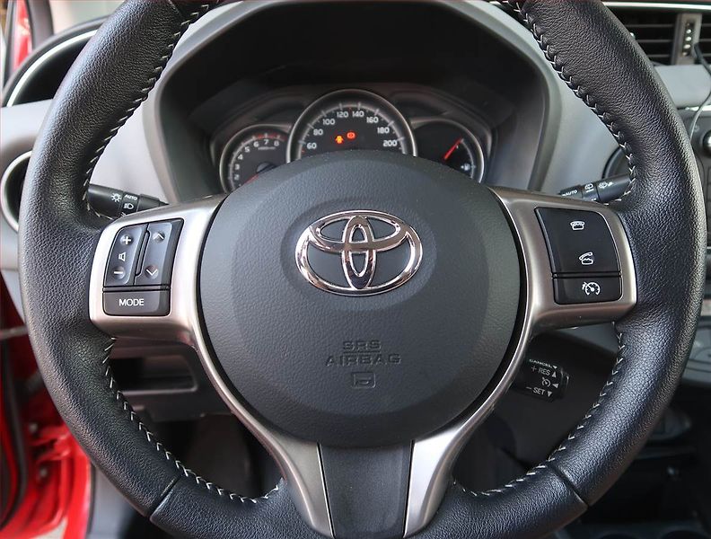 Toyota Yaris (2015) 1.33 Dual VVT-i, Serv.kniha - fotka 15 z 19